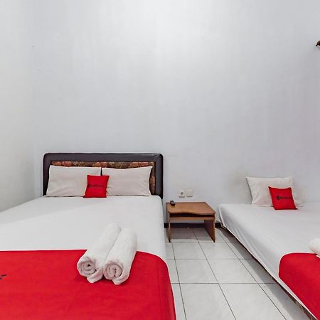 Reddoorz At Ciliwung Guest House Syariah Malang Extérieur photo