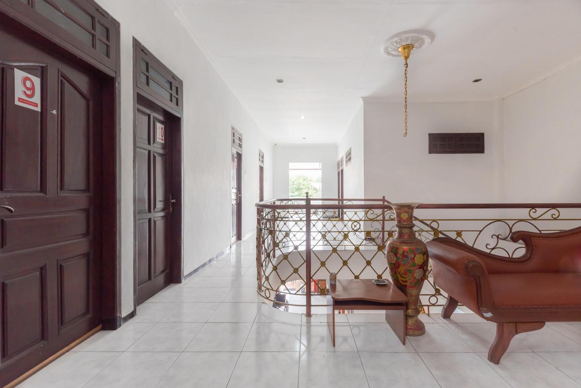 Reddoorz At Ciliwung Guest House Syariah Malang Extérieur photo