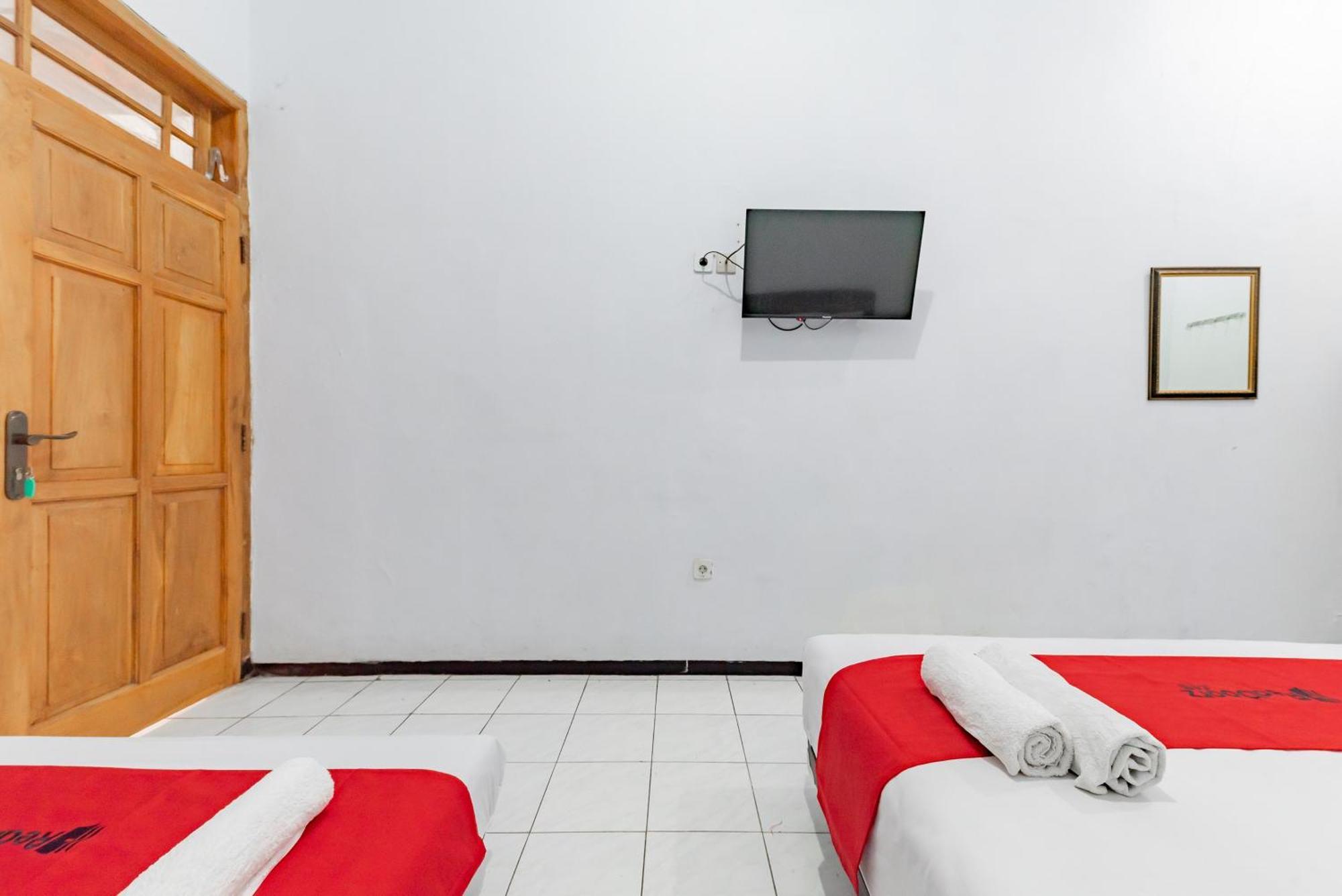 Reddoorz At Ciliwung Guest House Syariah Malang Extérieur photo