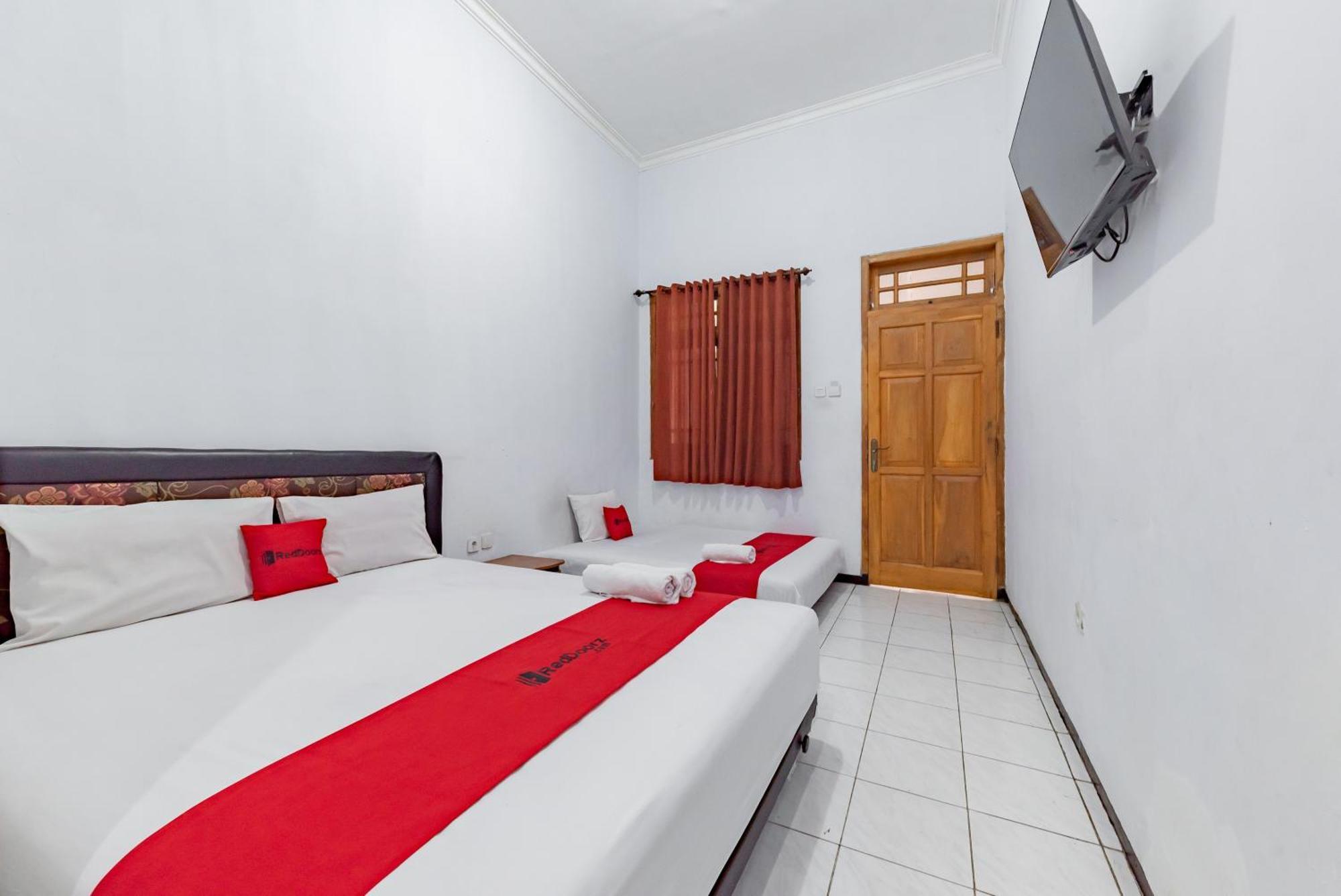 Reddoorz At Ciliwung Guest House Syariah Malang Extérieur photo