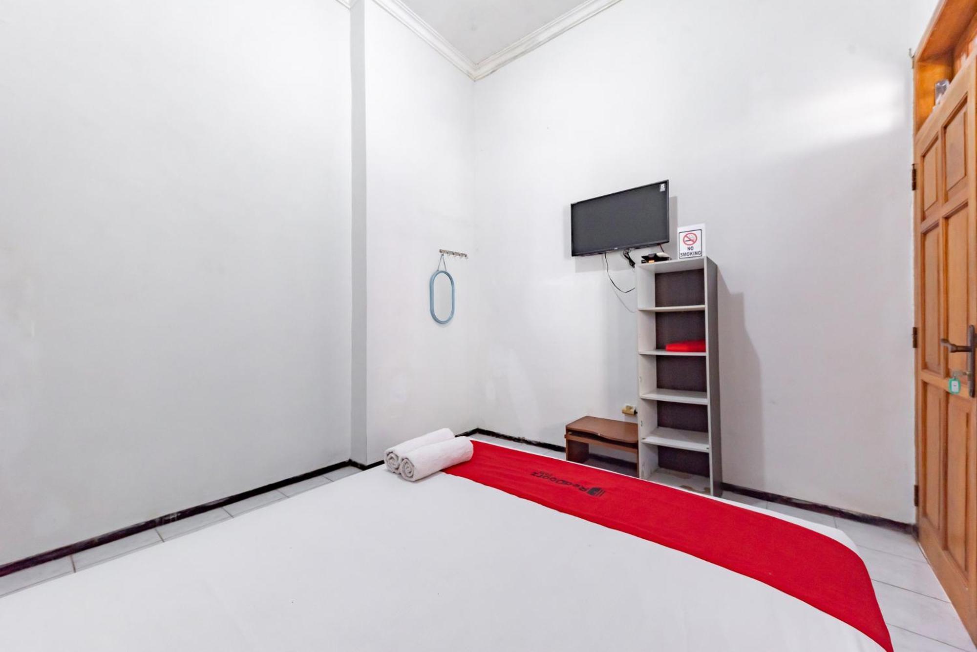 Reddoorz At Ciliwung Guest House Syariah Malang Extérieur photo