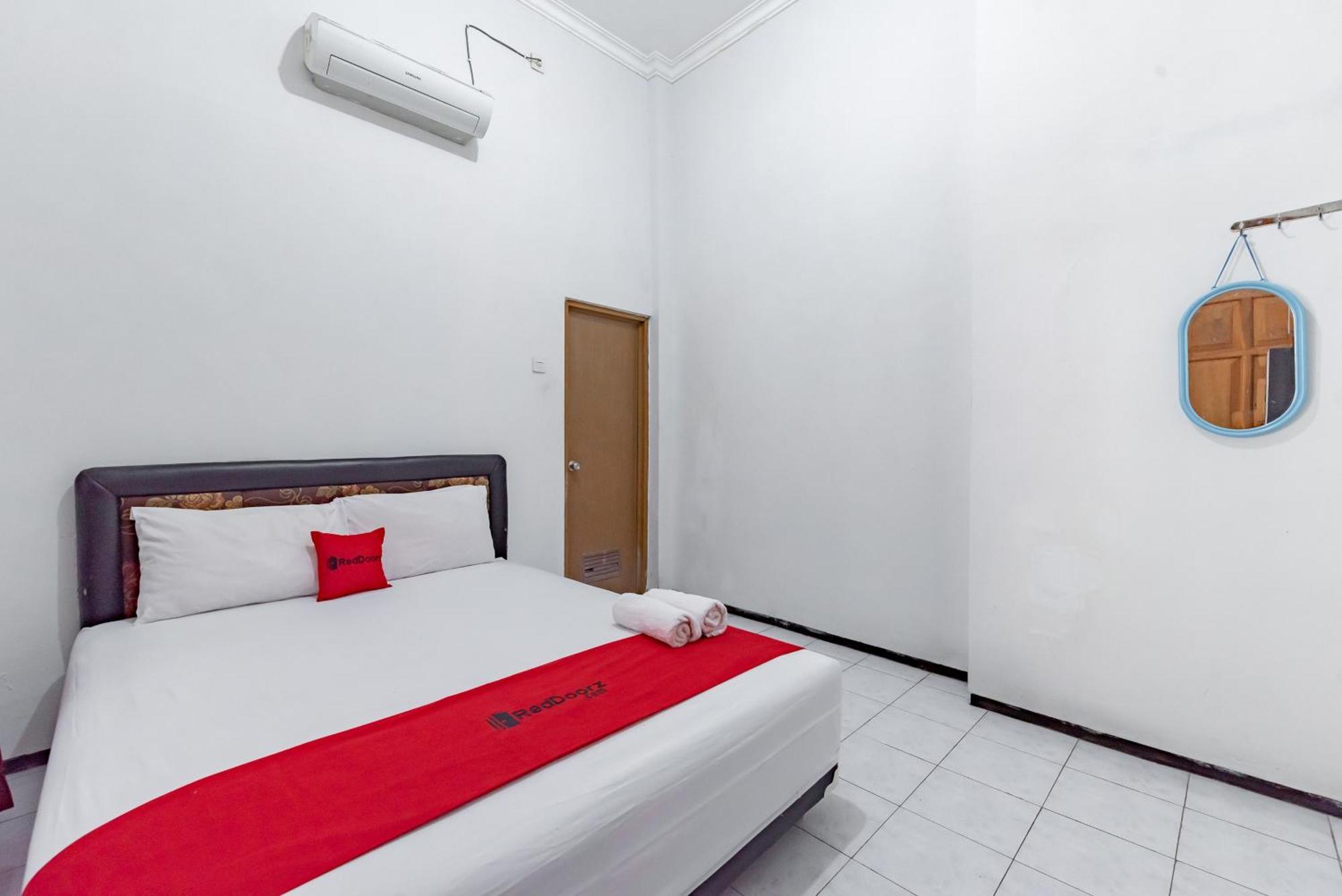 Reddoorz At Ciliwung Guest House Syariah Malang Extérieur photo