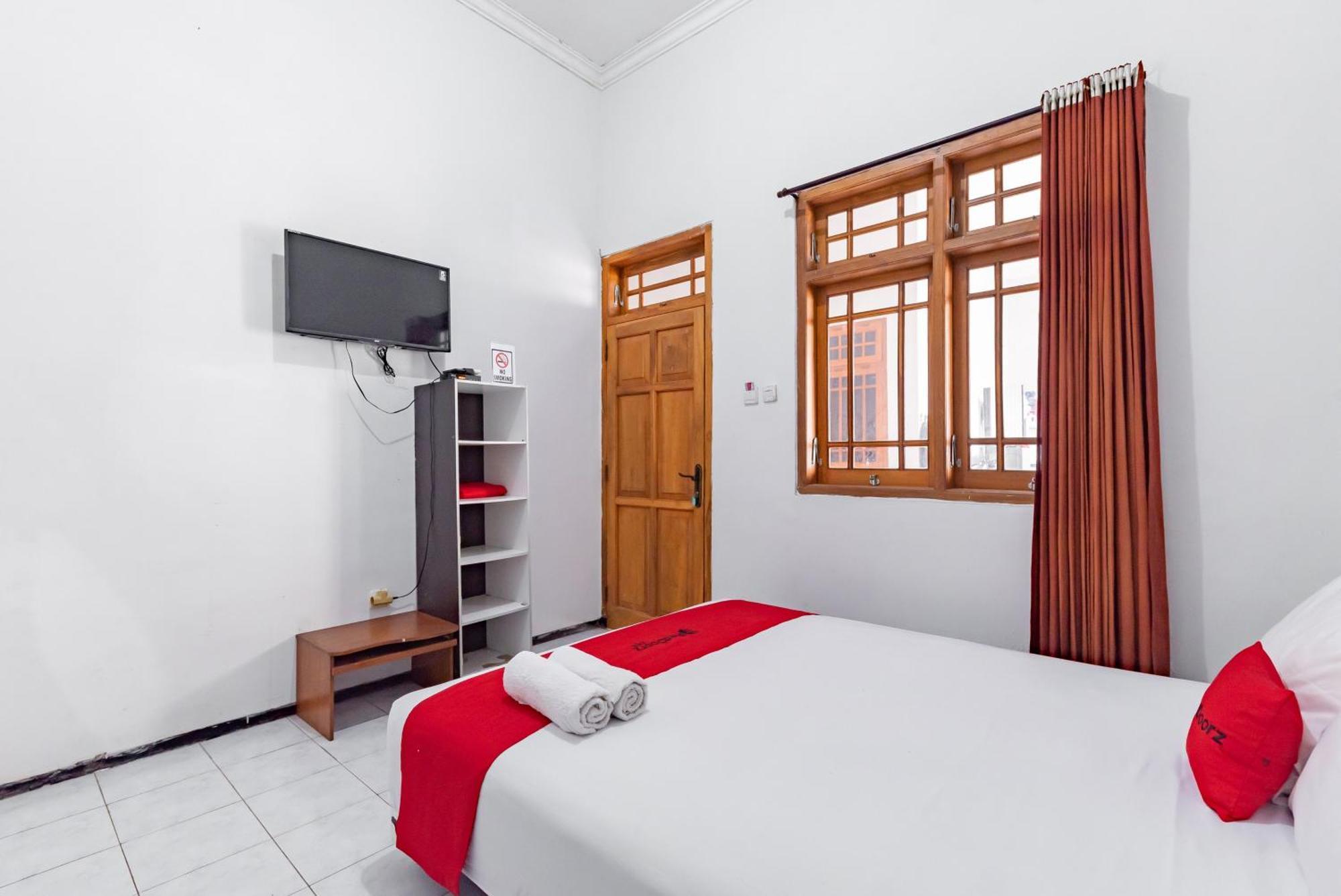 Reddoorz At Ciliwung Guest House Syariah Malang Extérieur photo