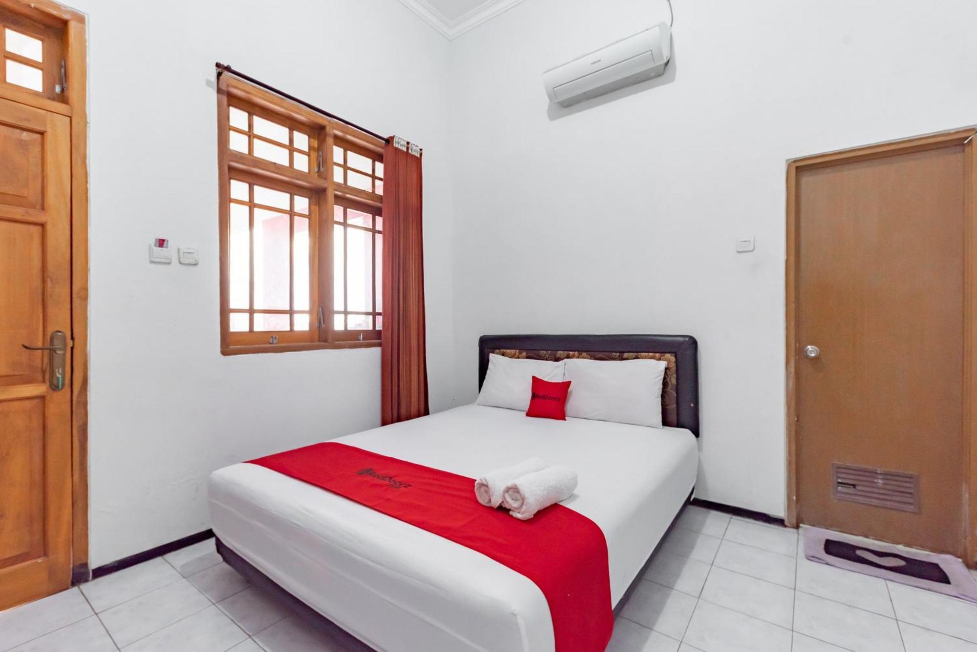 Reddoorz At Ciliwung Guest House Syariah Malang Extérieur photo