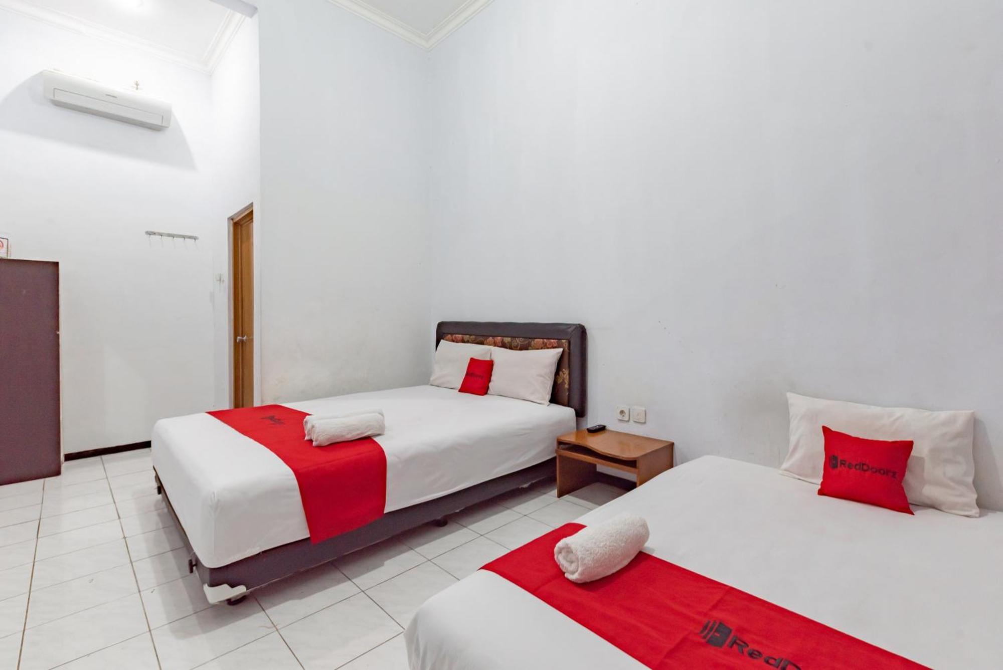 Reddoorz At Ciliwung Guest House Syariah Malang Extérieur photo