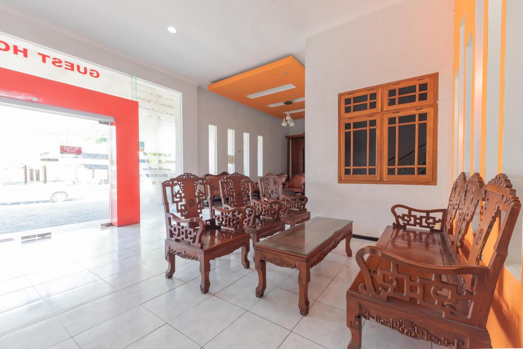 Reddoorz At Ciliwung Guest House Syariah Malang Extérieur photo