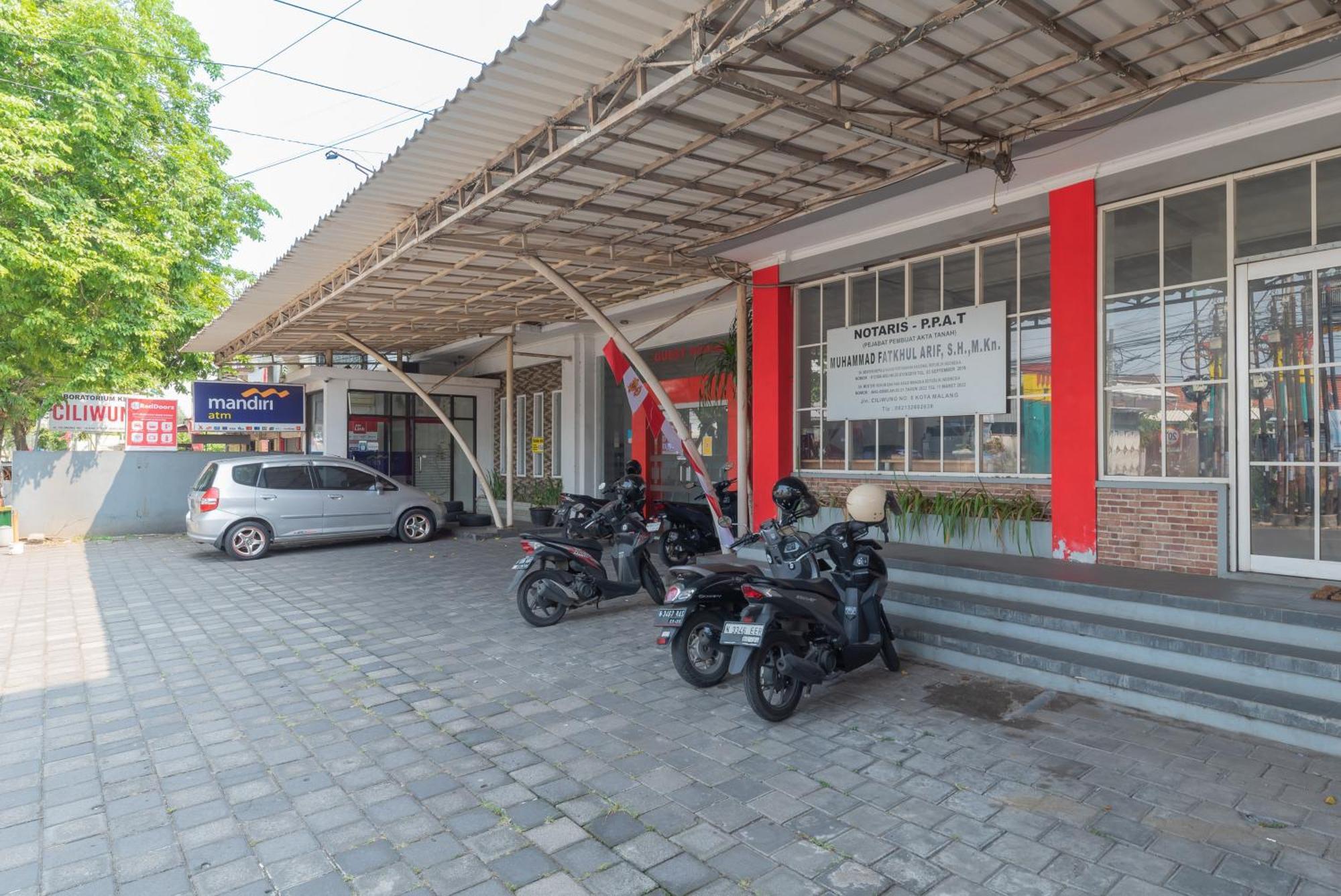 Reddoorz At Ciliwung Guest House Syariah Malang Extérieur photo