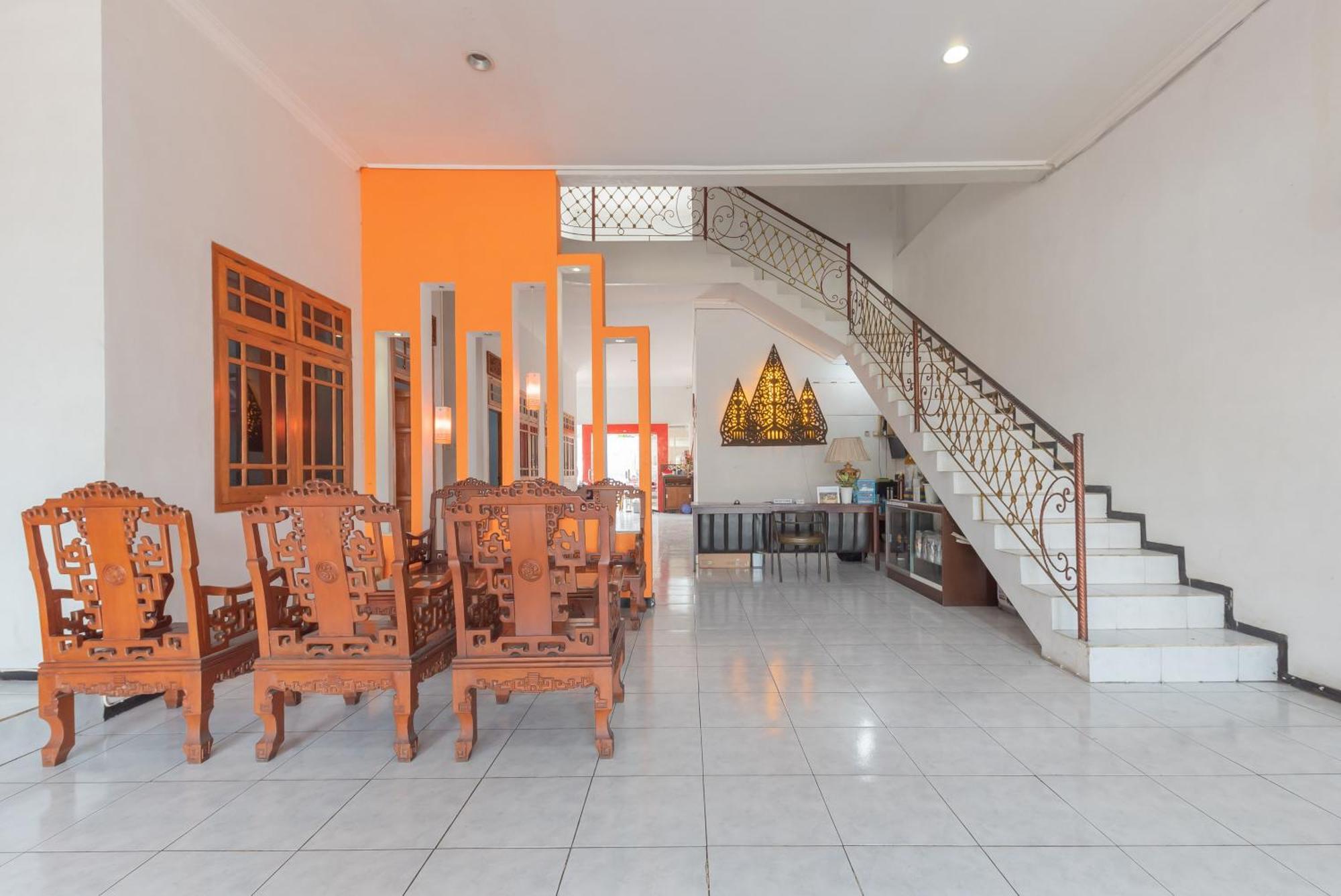 Reddoorz At Ciliwung Guest House Syariah Malang Extérieur photo