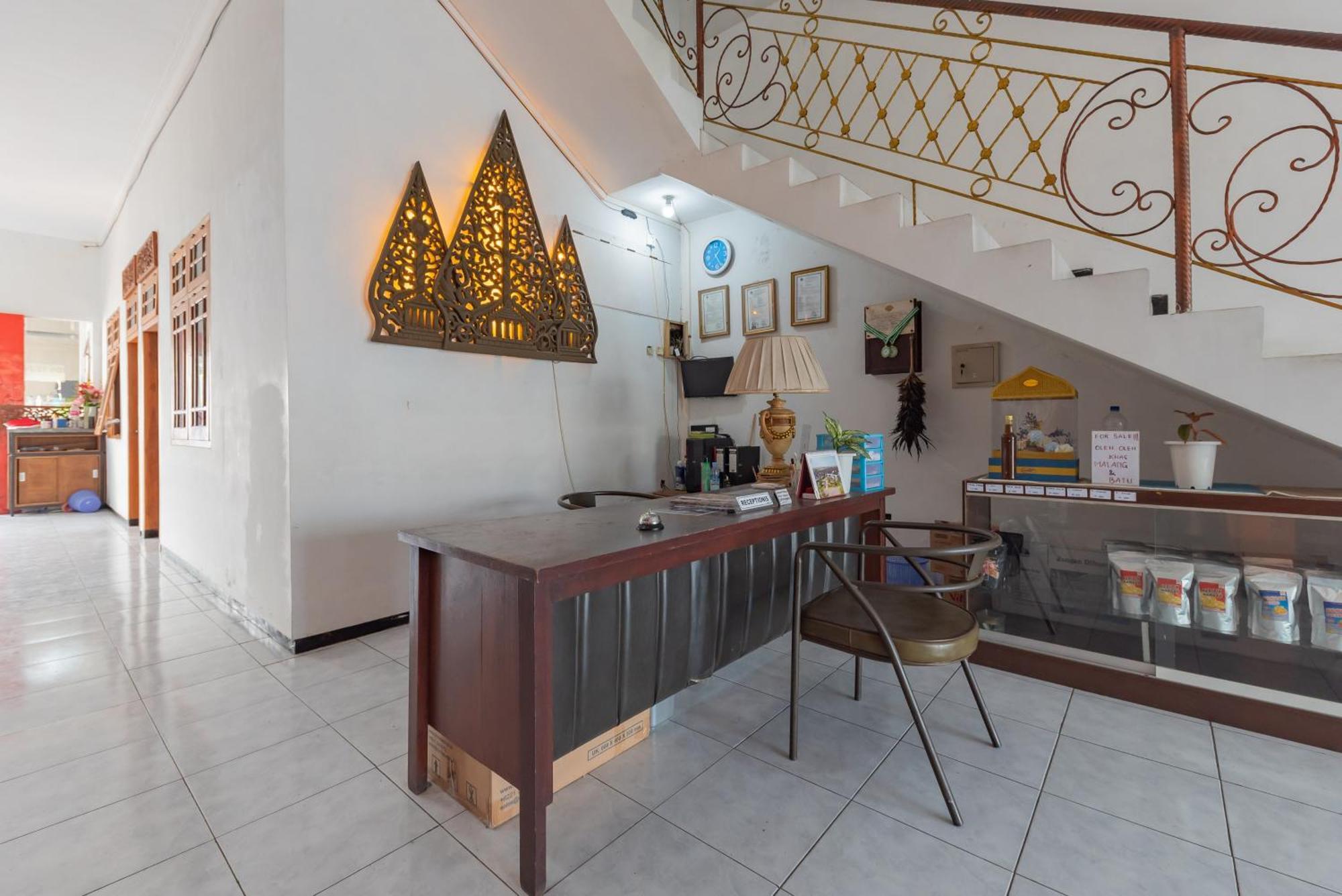 Reddoorz At Ciliwung Guest House Syariah Malang Extérieur photo